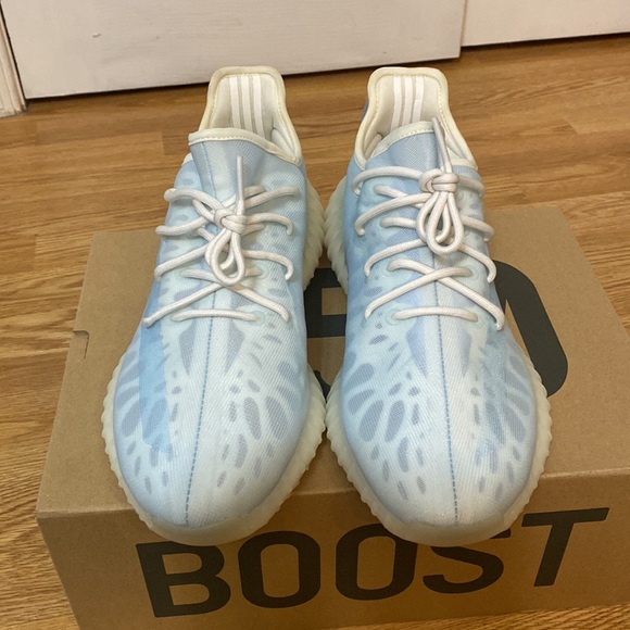 NIB Yeezy Boost 350 V2  Men’s Size 12 - Picture 2 of 6